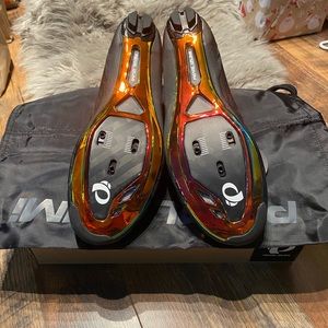 New in Box Pearl iZumi P.R.O. Leader v4 size 44.5